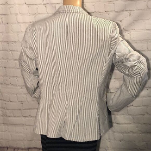 Banana Republic Seersucker Blue and White Pinstriped Blazer 12 - Picture 6 of 8